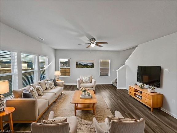 2nd image of 522 Winesap Dr