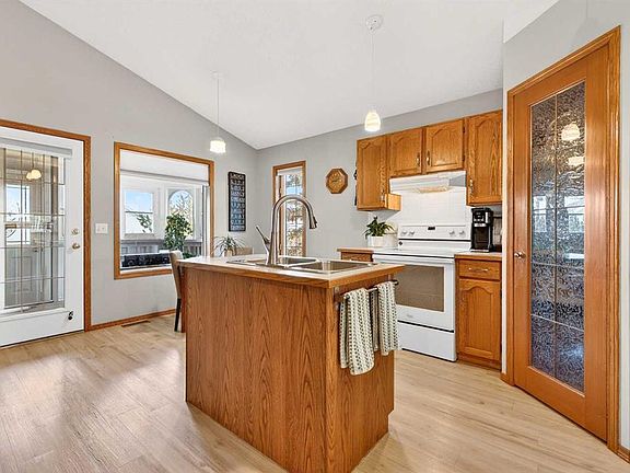 2nd image of 8 S Somerset Gate SW