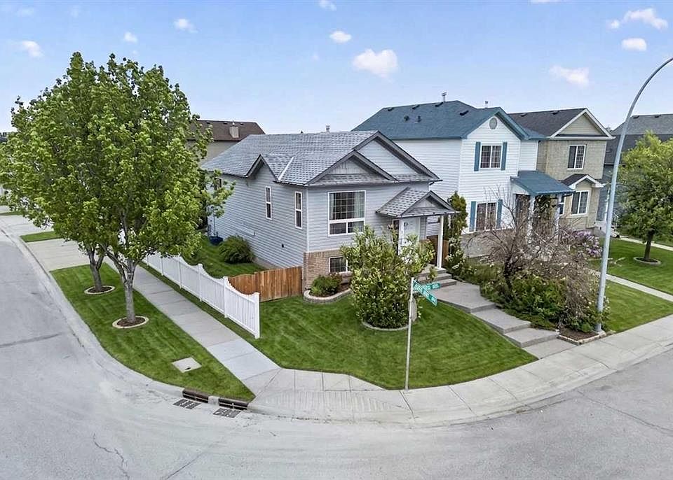 1st image of 171 SW Saddlemont Cres NE