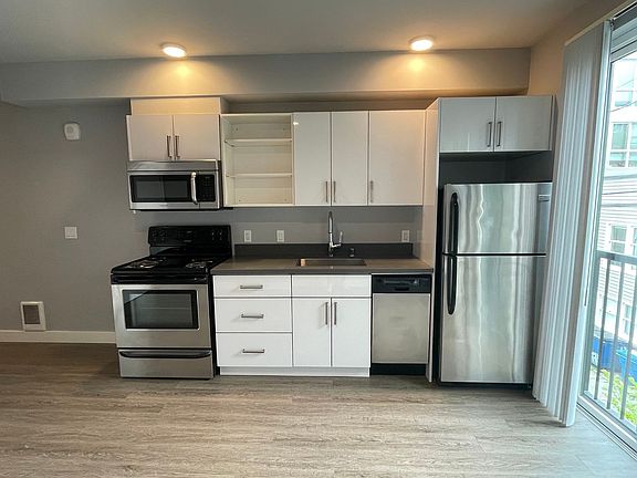 4th image of 215 Boylston Ave E #302