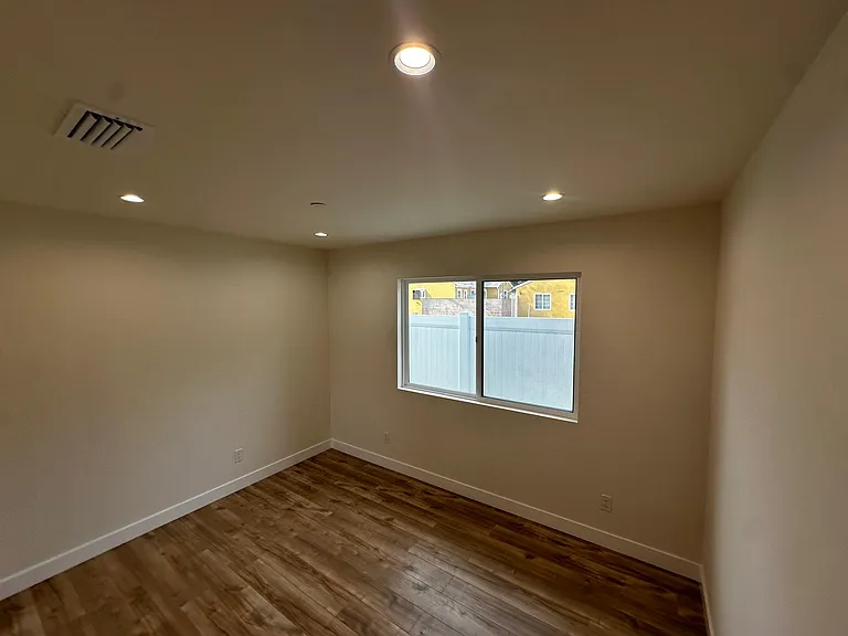 15950 Cohasset St #15950 — Photo 7