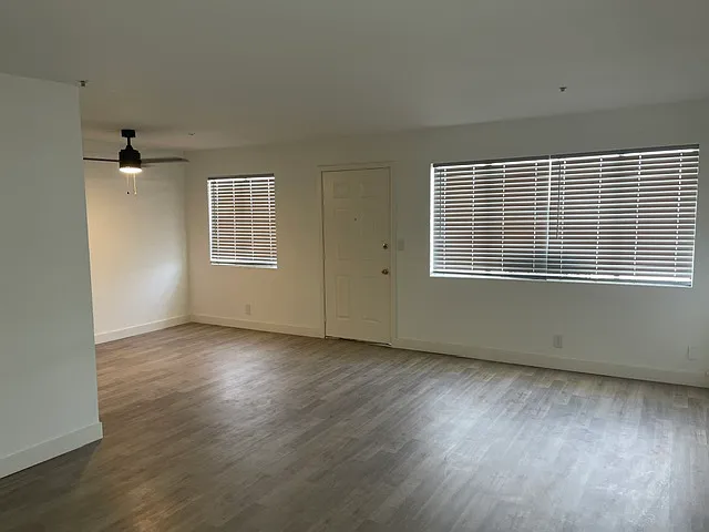 13427 Roselle Ave #7 — Photo 5
