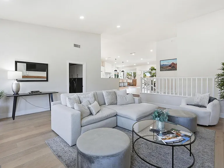 5623 E Claire Dr — Photo 11