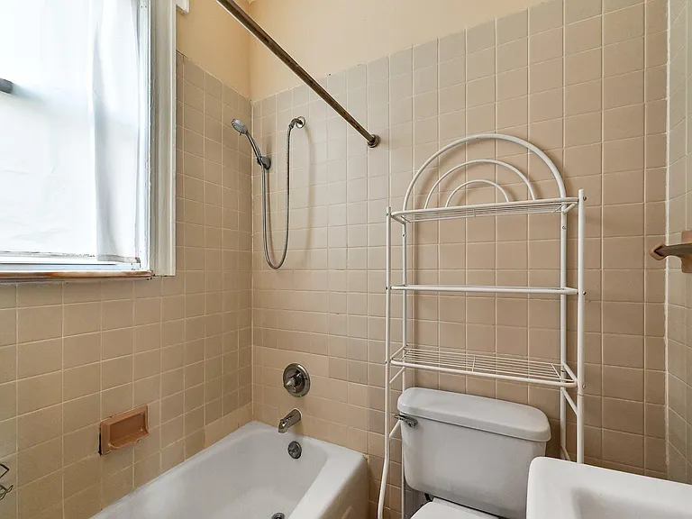 74 Plauderville Ave #2 — Photo 8