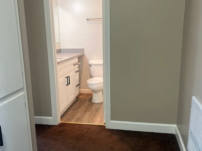 235 E Burnett St #9 — Photo 9