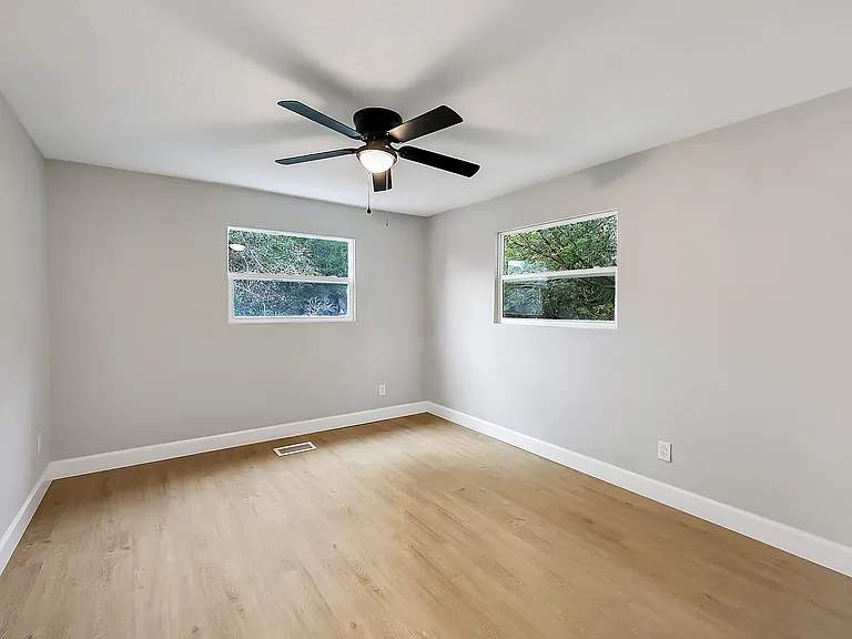 5321 NW 9th Pl — Photo 6