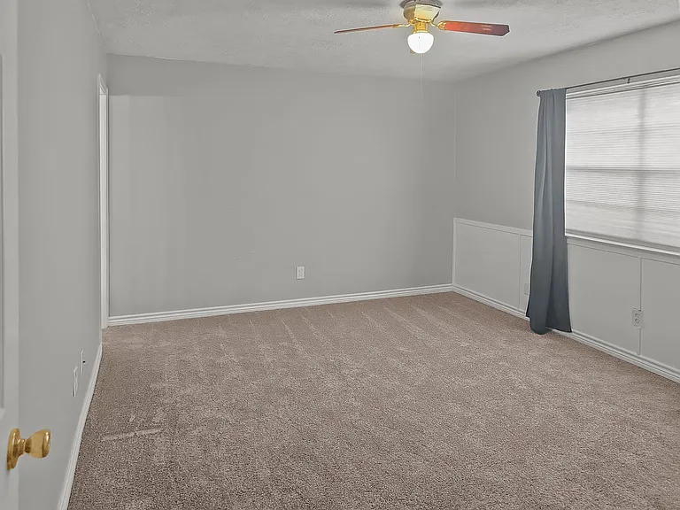 701 Idlewilde Dr — Photo 16