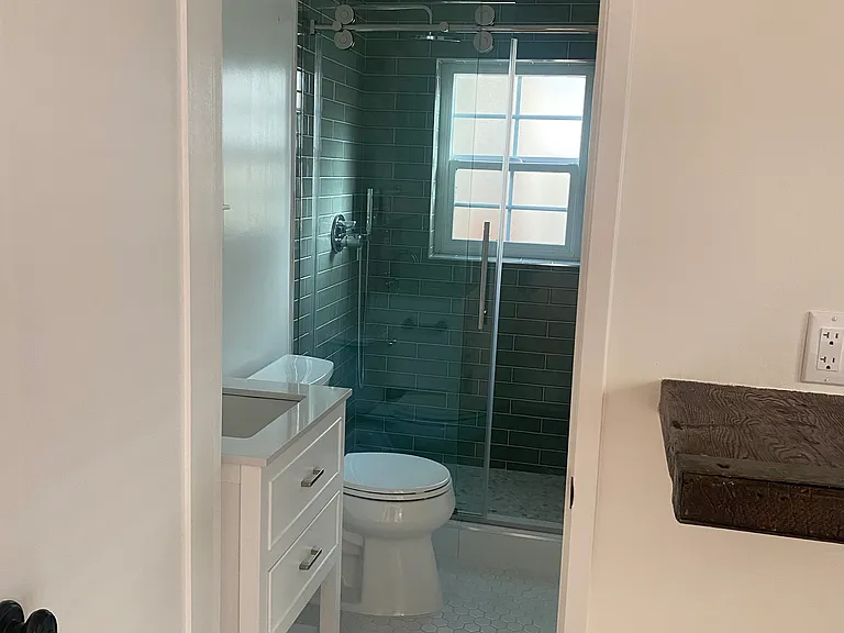 2410 Palm Dr #C — Photo 18