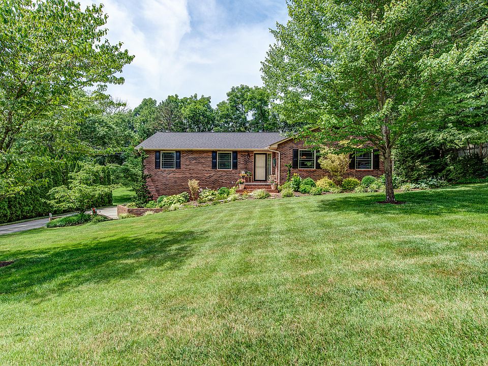 1st image of 7813 Camberley Dr