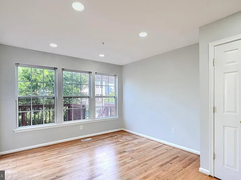 9863 Decatur Rd — Photo 14
