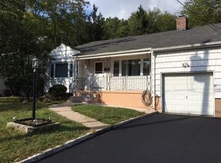 10 Nomahegan Ct, Cranford, NJ 07016