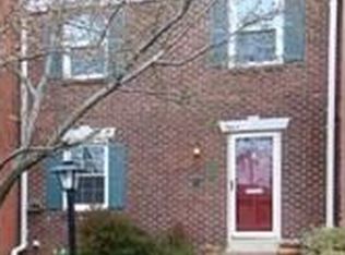 5826 Wyomissing Ct, Alexandria, VA 22303