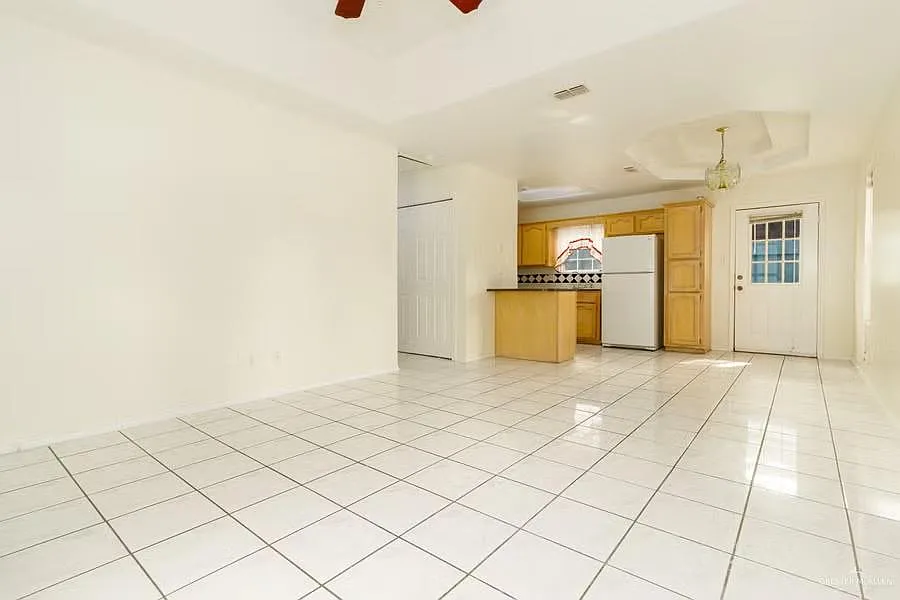 2 bed, 2.0 bath, 985 sqft, $899 — Photo 3