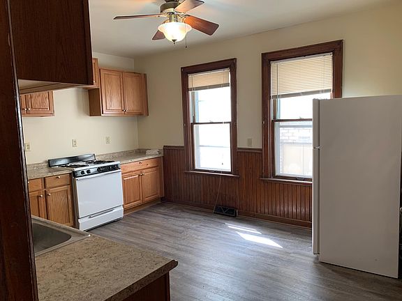 3rd image of 2927 N Oakland Ave #B