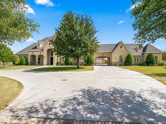 2nd image of 3215 Lantana Ln