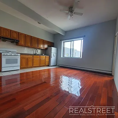 Rented by Real Street Inc | media 8