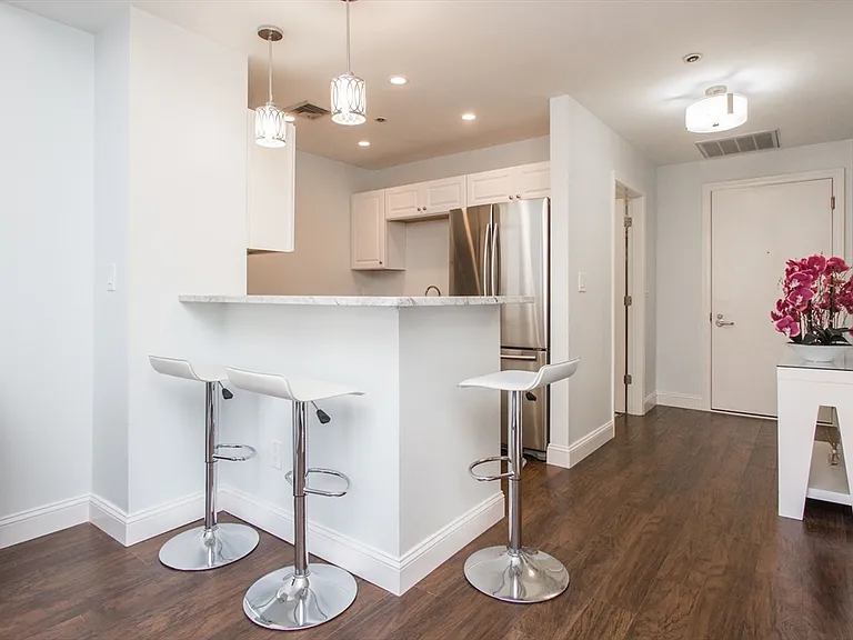 300 Commercial St #402 — Photo 7
