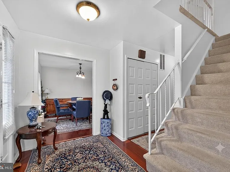 8815 Newport Ct — Photo 4