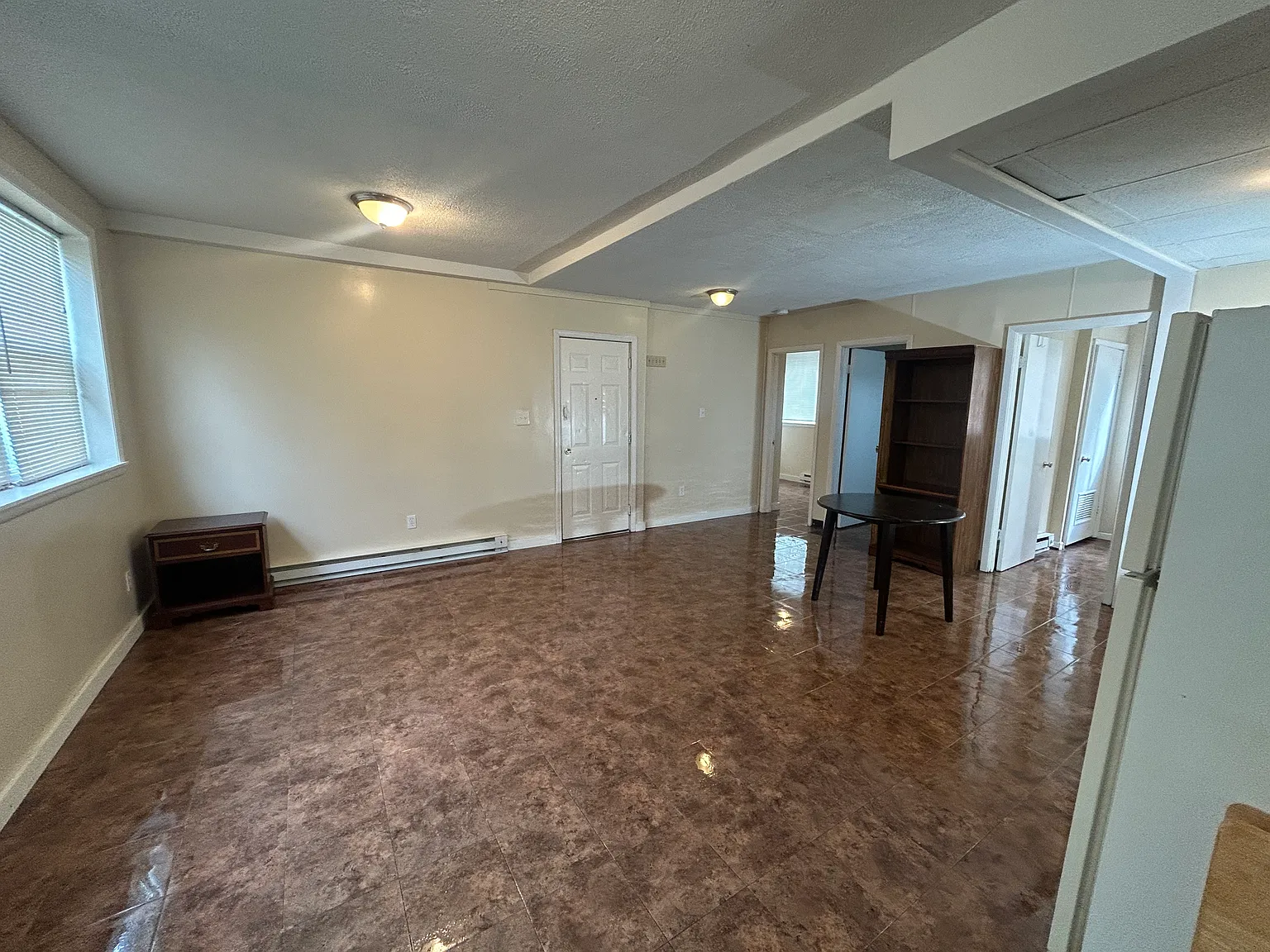 2 bed, 700 sqft, $870 — Photo 2