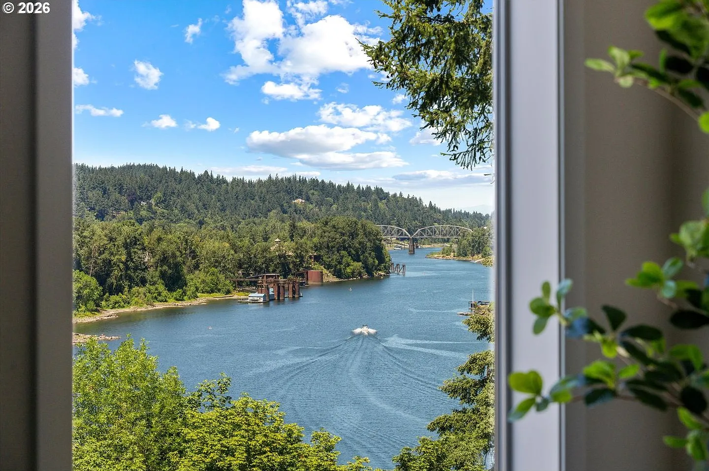 Luxury Lake Oswego 3-Bedroom Riverfront Condo with Panoramic River Views, Pools & Fitness Center — Photo 3