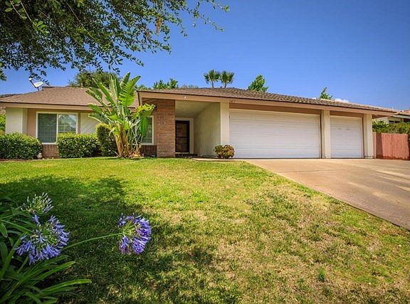 387 Sundance St-2
