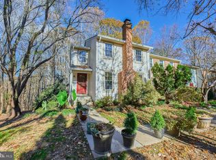 5704 Walnut Wood Ln, Burke, VA 22015