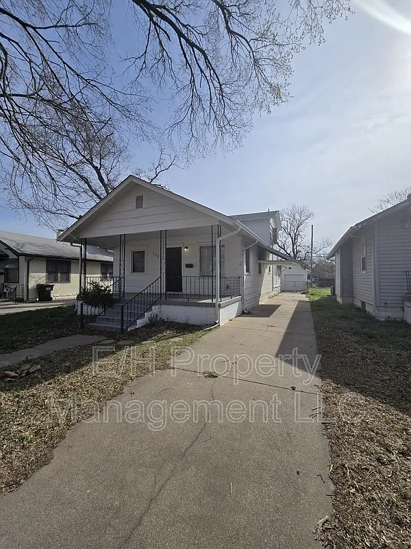 Building Photo - 526 N Martinson Ave