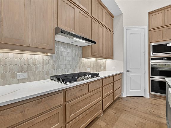 4th image of 948 Schuberts Rd