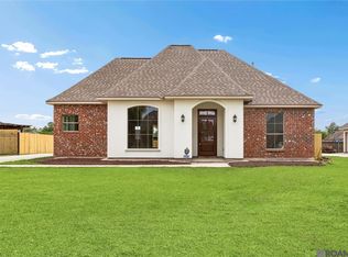 9066 Willow Point Dr, Denham Springs, LA 70726