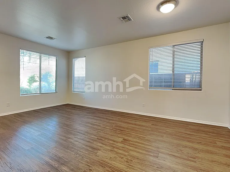 17578 W Ironwood St — Photo 7