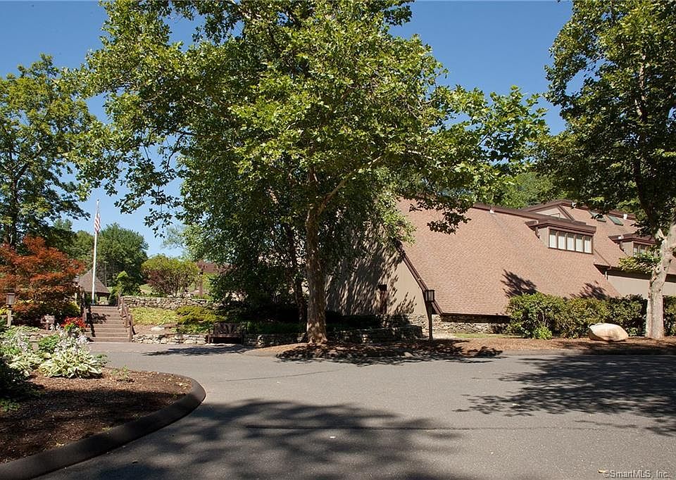 1st image of 8 Essex Court #8
