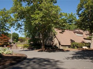 8 Essex Ct #8, Avon, CT 06001