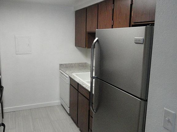 New counter tops and appls.