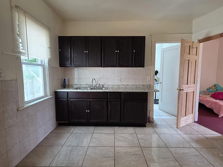 1029 E Ferry St #1 — Photo 3