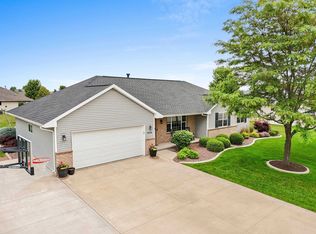 1930 Bonfire Way, De Pere, WI 54115