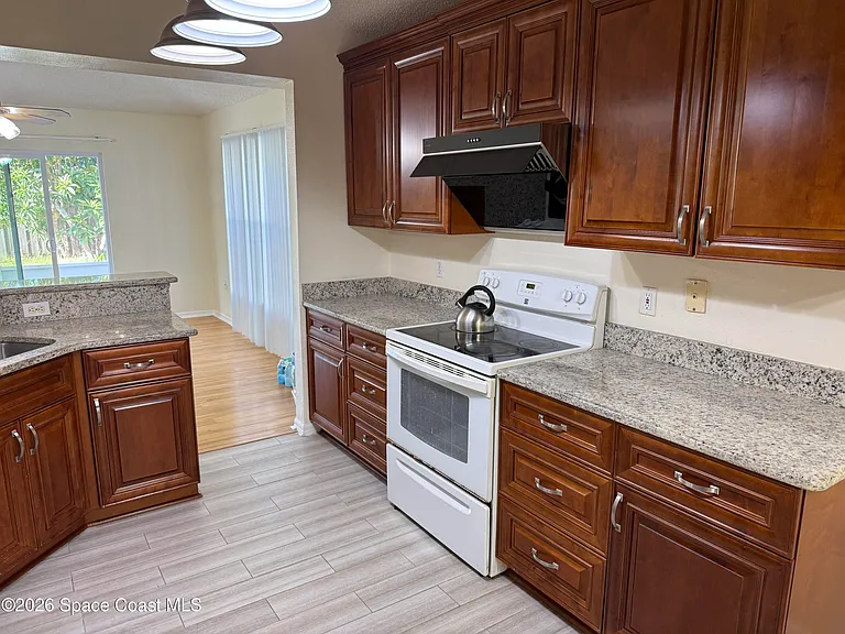 1178 White Oak Cir — Photo 2