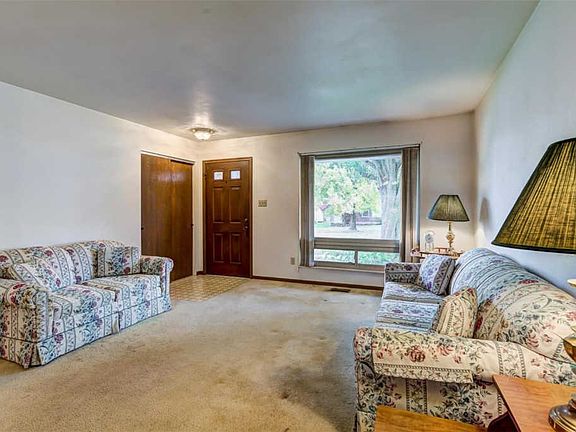 4th image of 6122 Sunnymeadow Ct