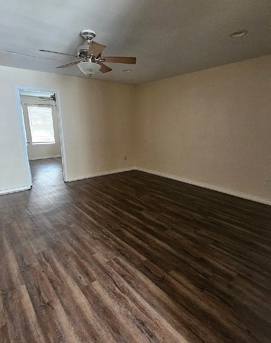 3 bed, 2.0 bath, 1521 sqft, $1,300 — Photo 3