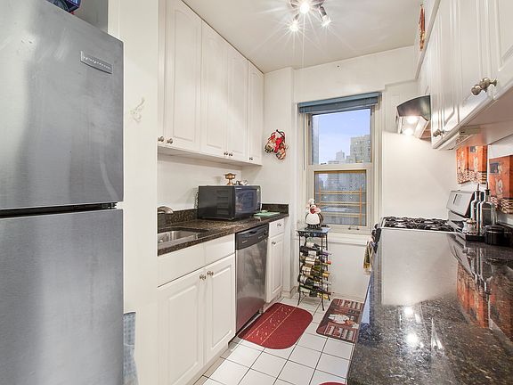 3rd image of 159 W 53rd St #19H