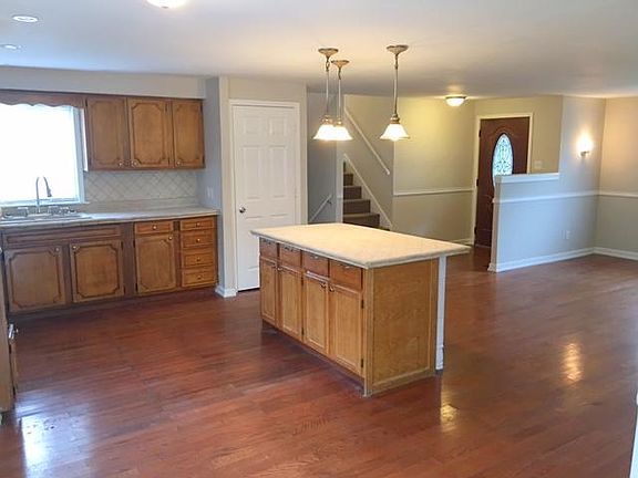 2nd image of 1948 Fairmont Ct