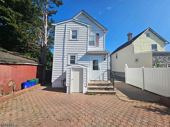 2nd image of 407 Washington Ave #B