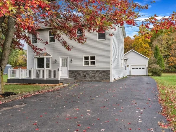 6410 Woodside Pl, Niagara Falls, NY 14304