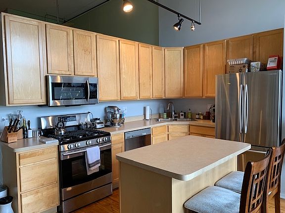 4th image of 1934 N Washtenaw Ave APT 419