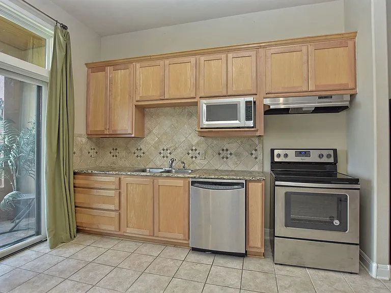 1908 Kahala Sunset Dr #D — Photo 4
