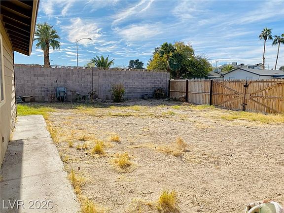 3rd image of 4677 Terra Linda Ave