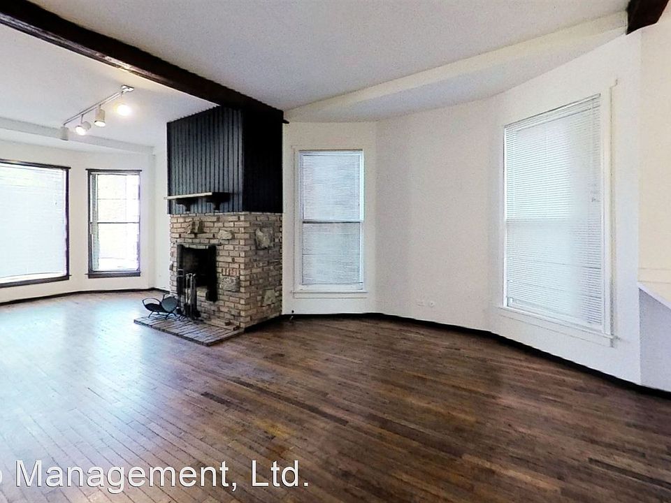 1st image of 831 W Wrightwood Ave
