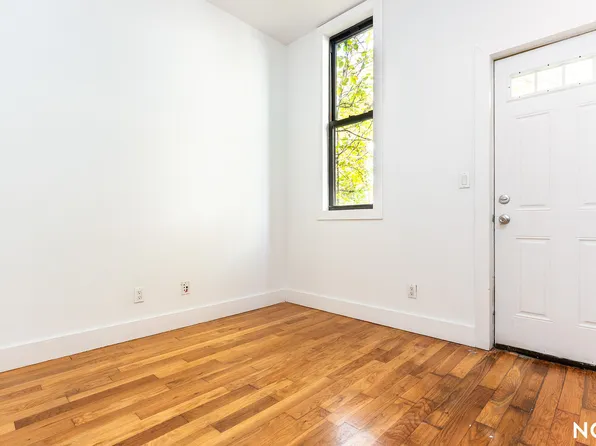 111 Dupont Street image 10 of 15