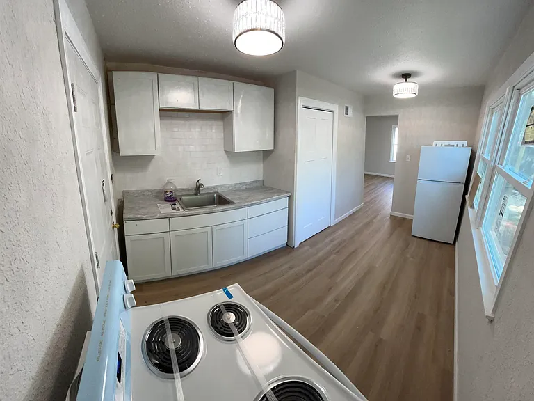 1703 N Valley Ave — Photo 71
