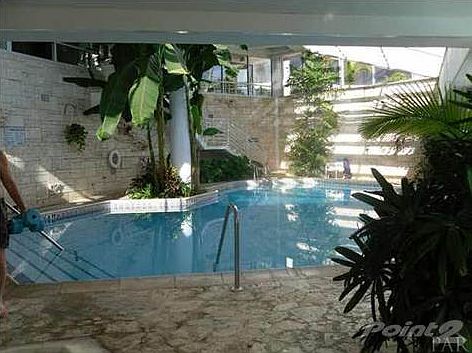 W-G07 is conveniently situated near the indoor heated pool, pro-fitness center, full service spa, steam rooms, sauna and large conference room/theatre