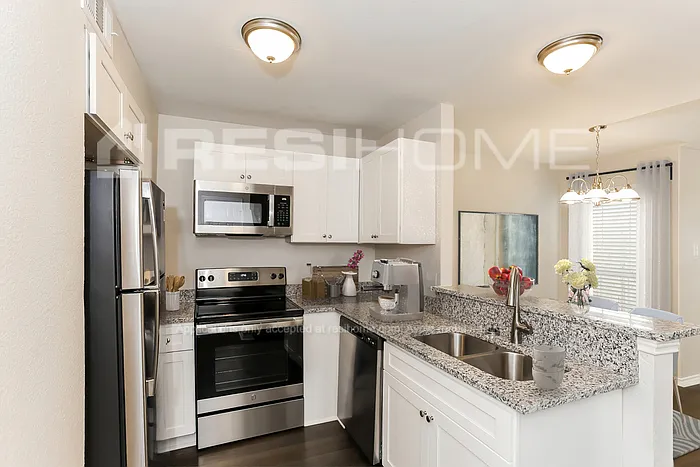 Building Photo - 907 Fairbanks Cir